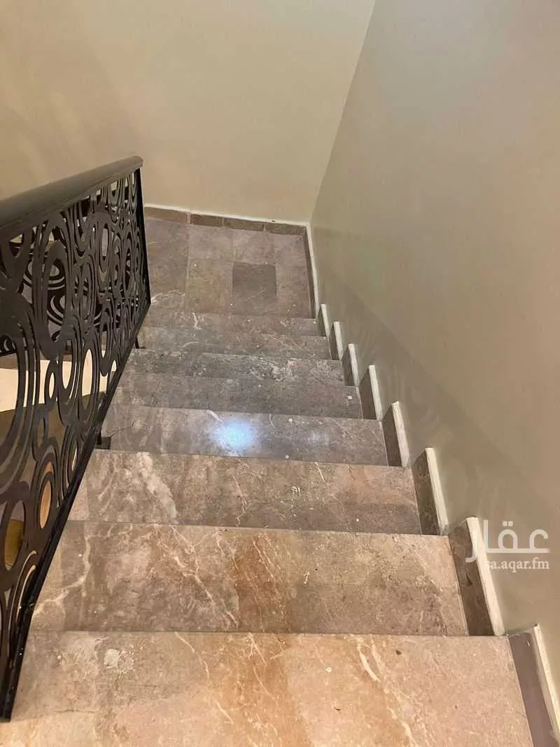 فيلا 4 غرف في طيبة 9