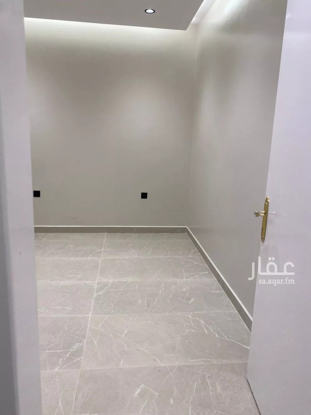 شقة 3 غرف في الملقا 2