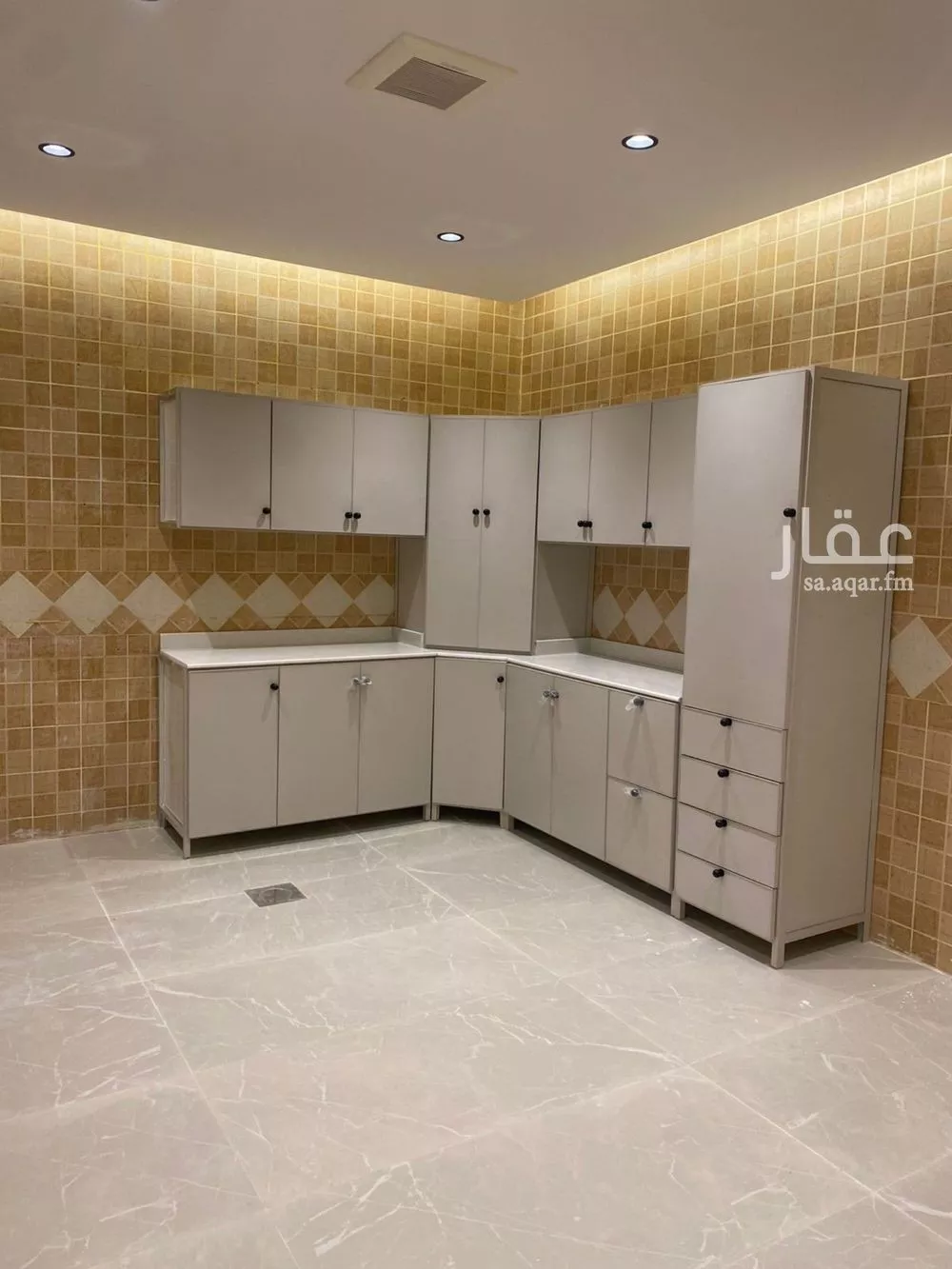 شقة 3 غرف في الملقا 7