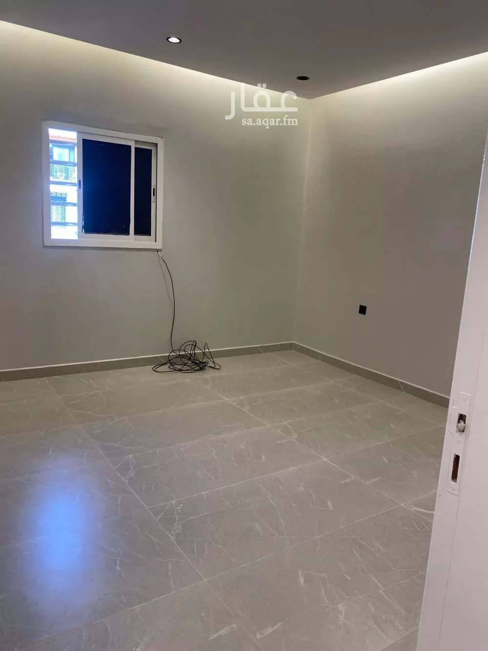 شقة 3 غرف في الملقا 8