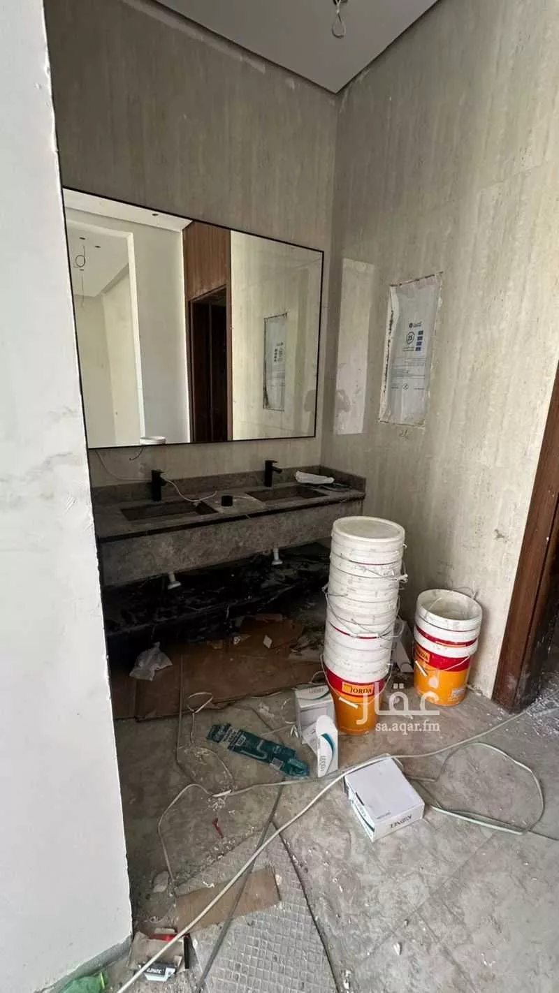 فيلا 8 غرف في ضاحية الملك فهد 8