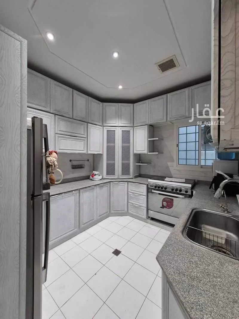 شقة 4 غرف في التعاون 8