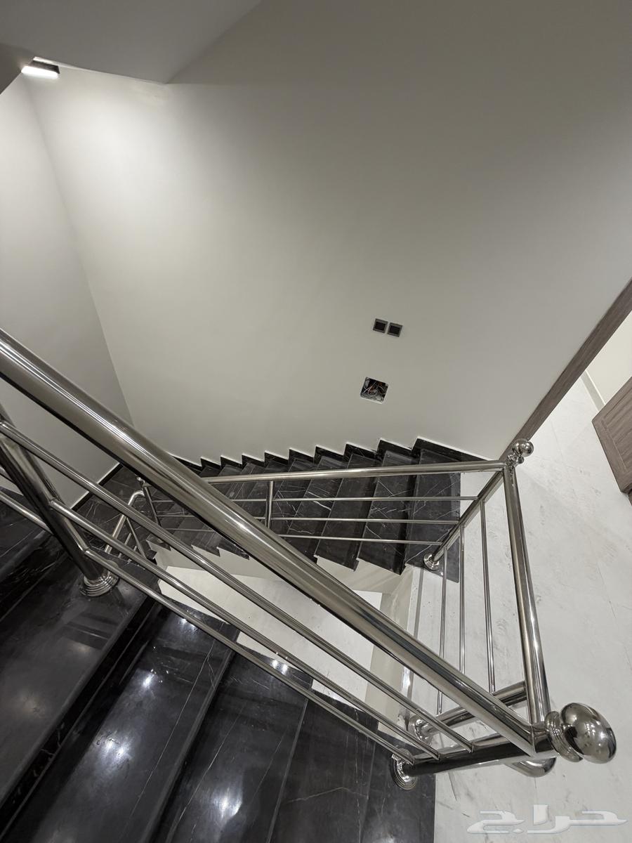 فيلا 6 غرف في احد 18