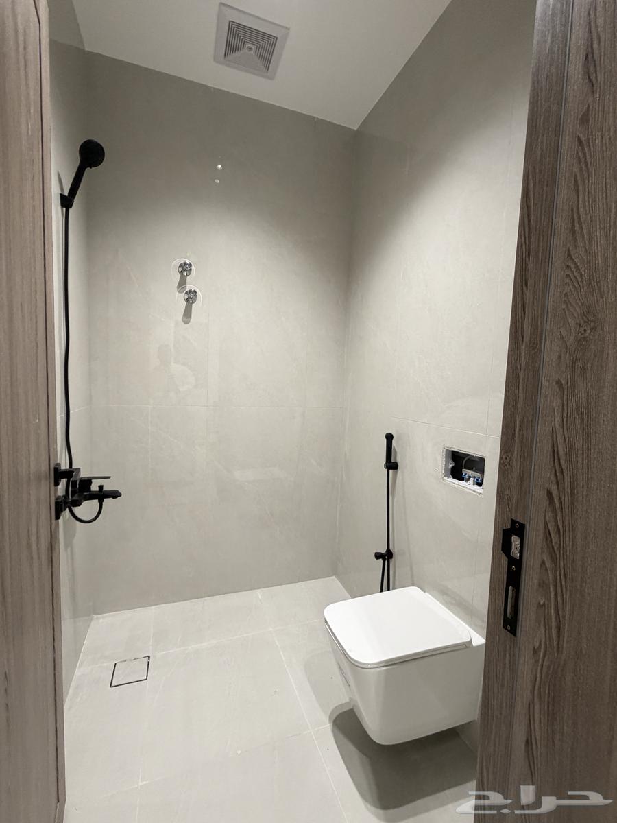 فيلا 6 غرف في احد 8