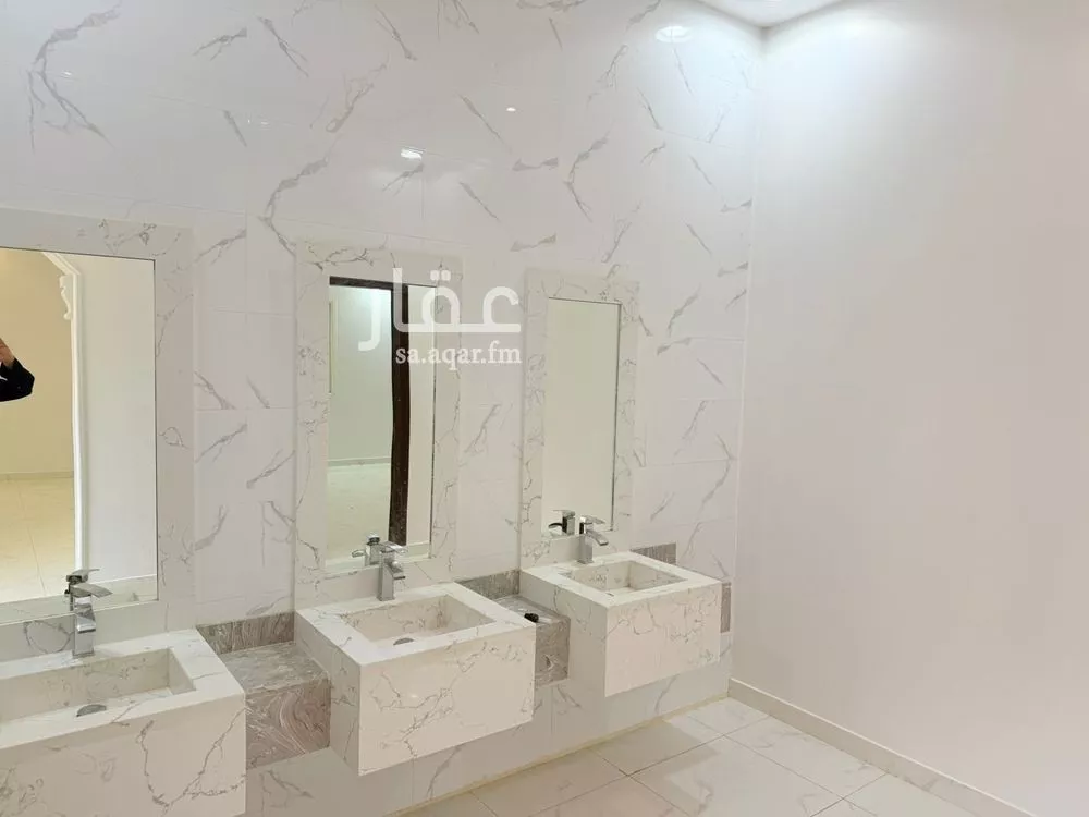 4 bedroom floor in Al Qadisiyah 7