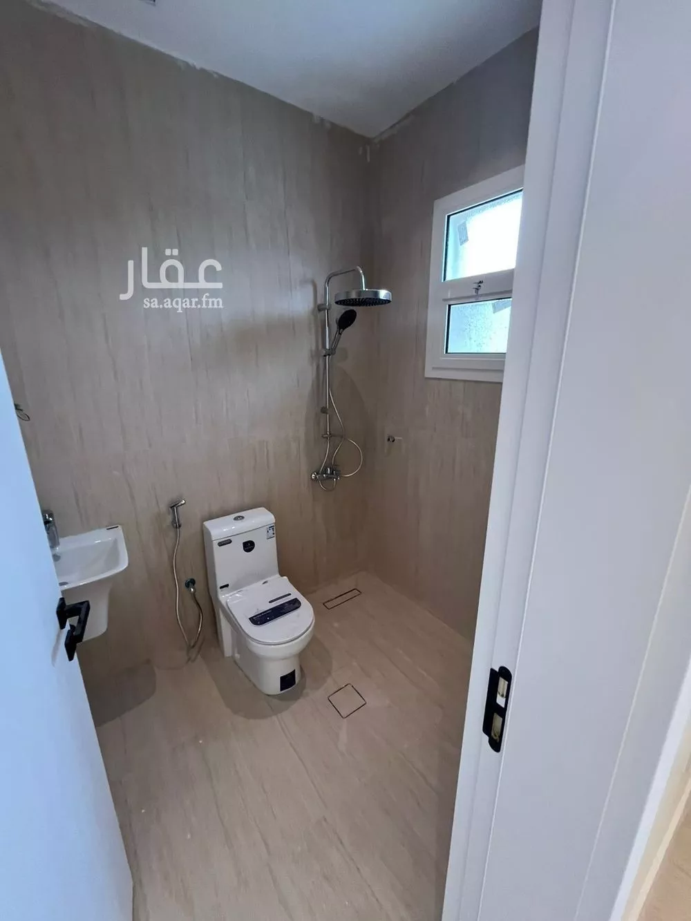 دور 3 غرف في العارض 13