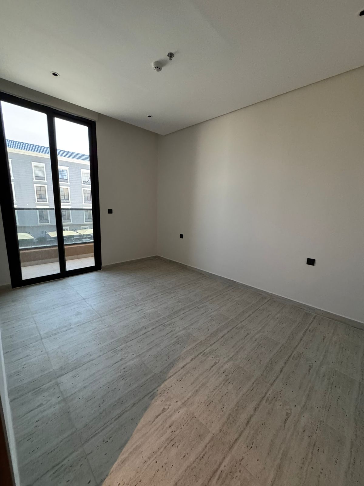 شقة 3 غرف في عرقة 2