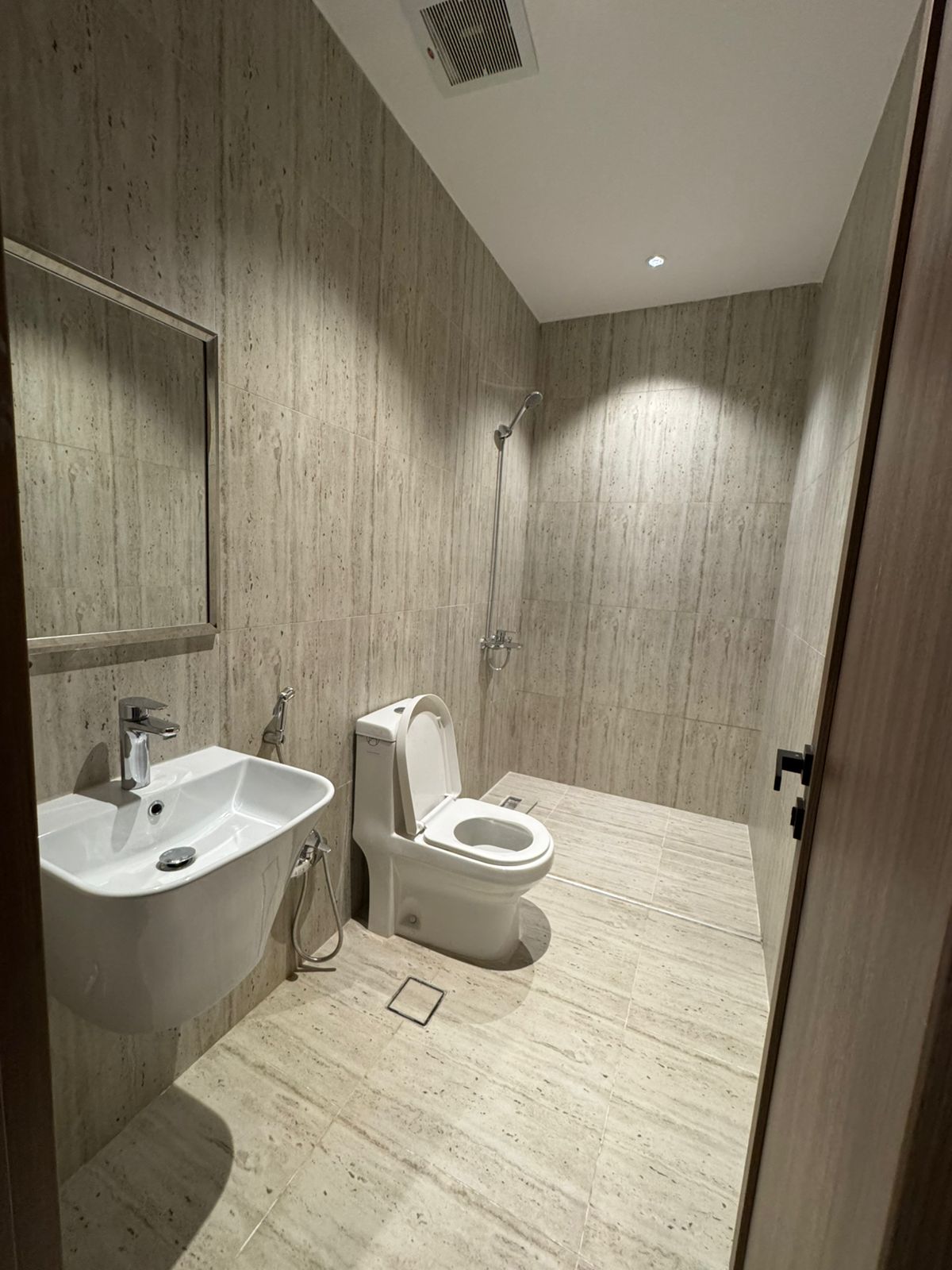 شقة 3 غرف في عرقة 3