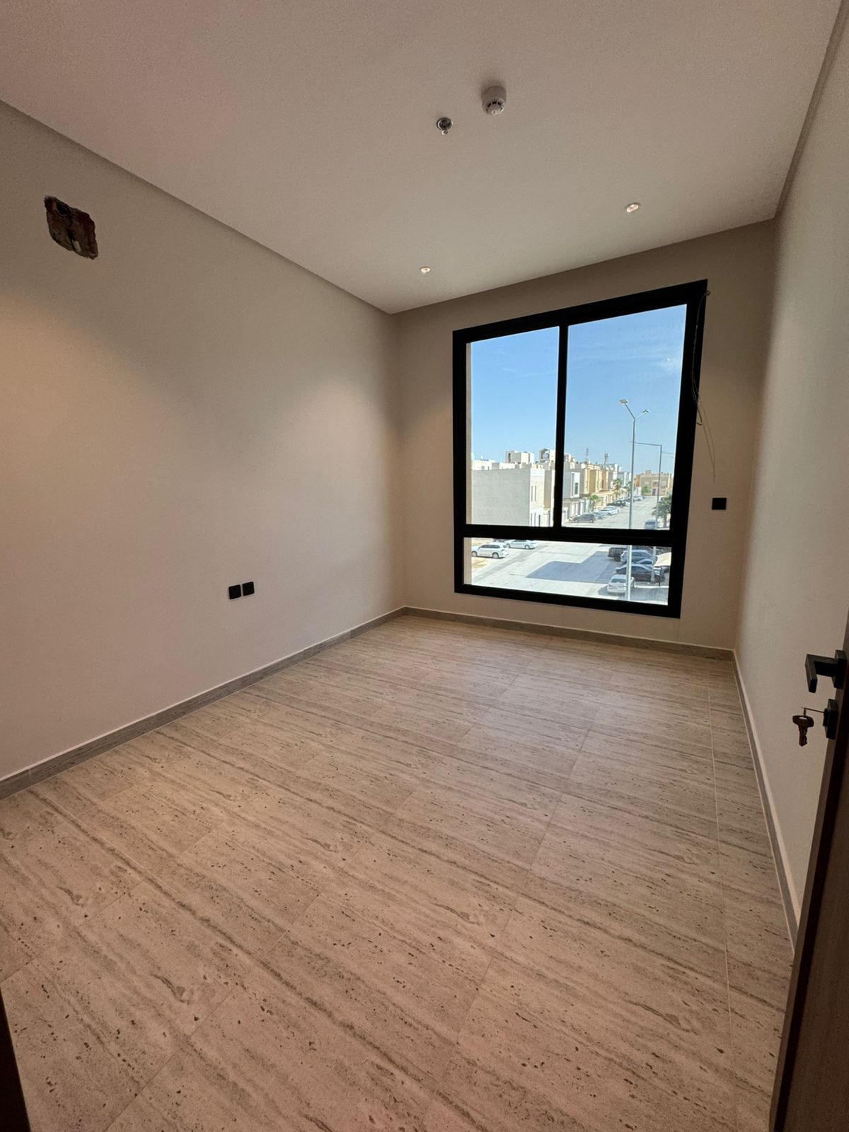 شقة 3 غرف في عرقة 4