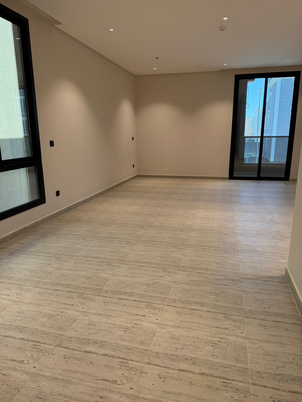 شقة 3 غرف في عرقة 9