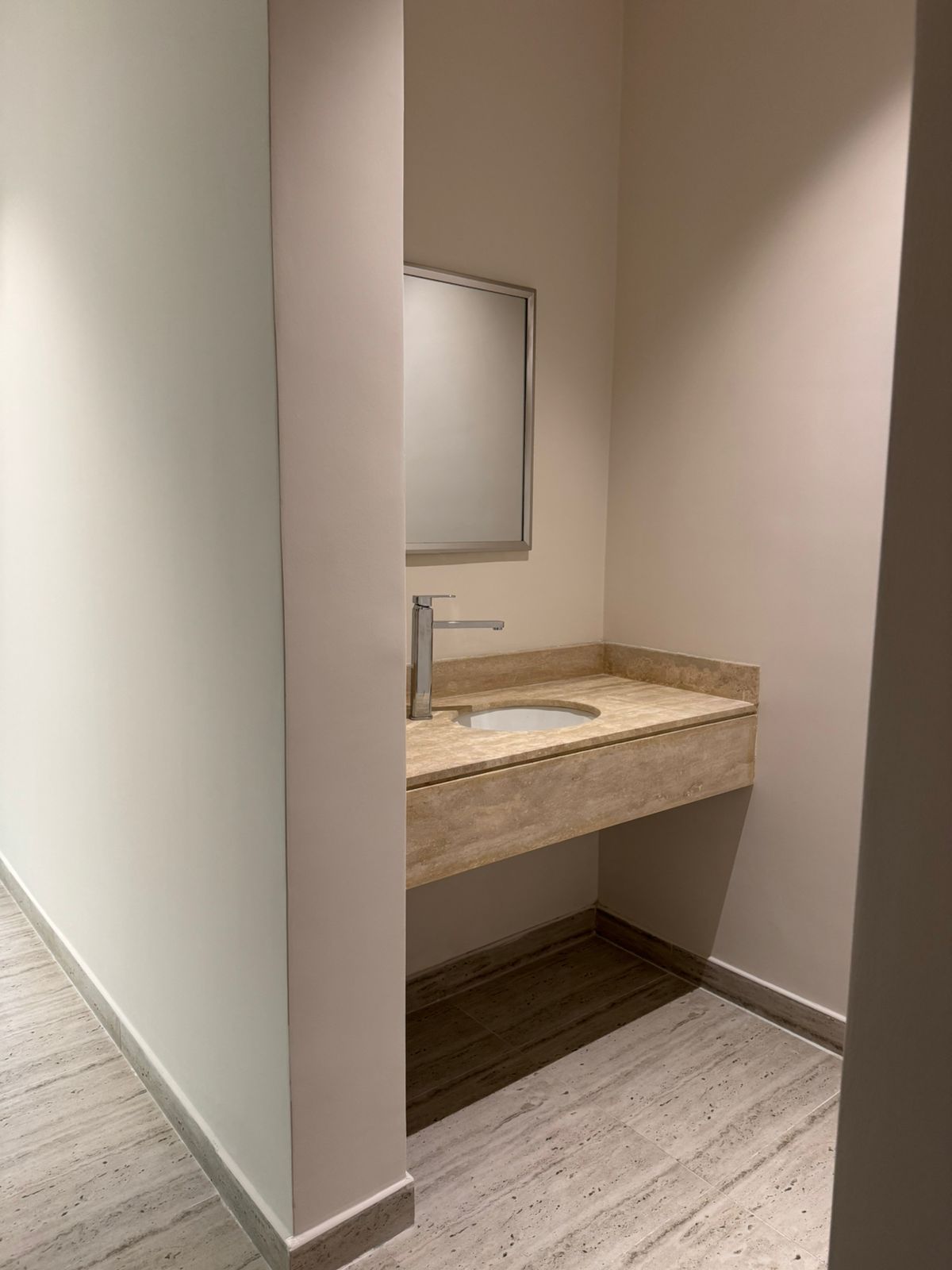 شقة 3 غرف في عرقة 10