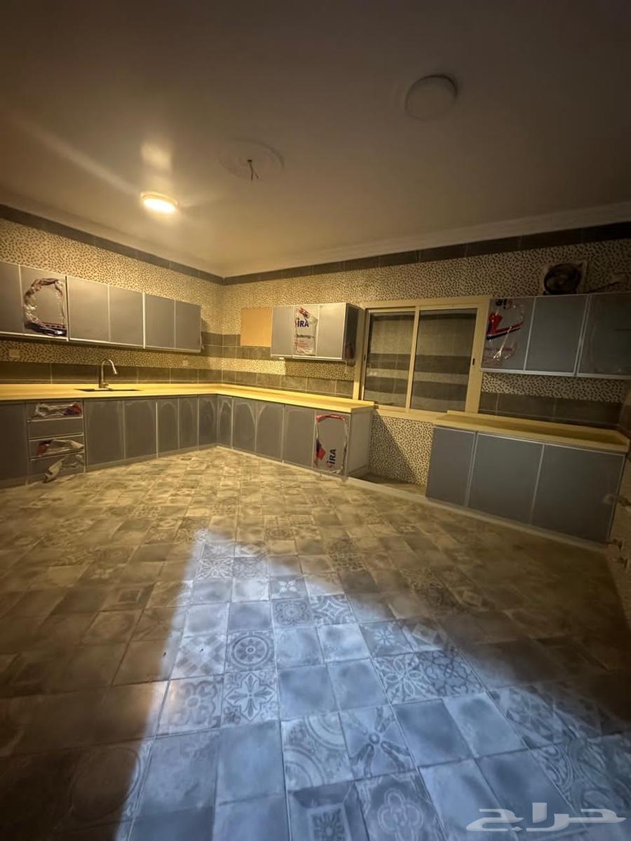 شقة 6 غرف في الأجواد 3