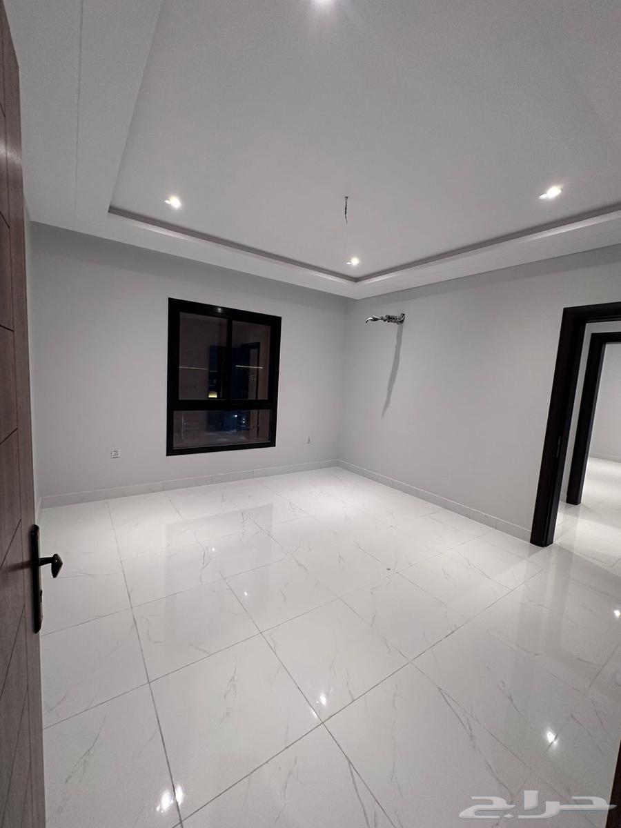 شقة 4 غرف في الصفا 6