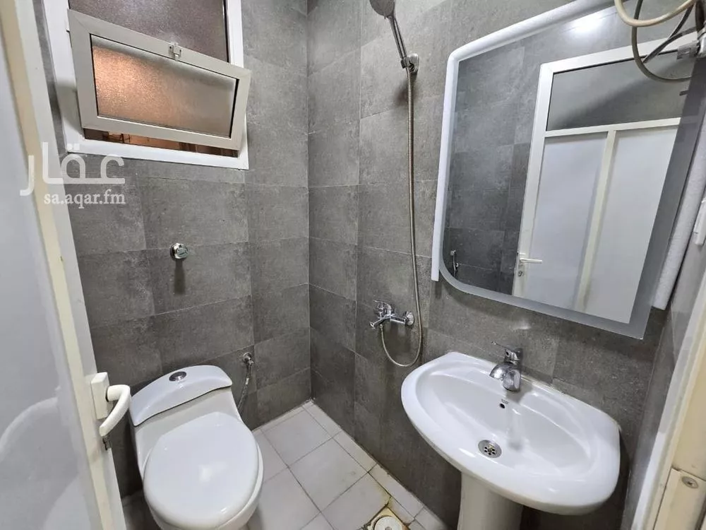 شقة 4 غرف في النور 25