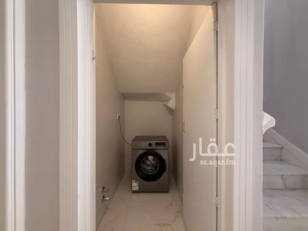 فيلا 3 غرف في النخيل 7