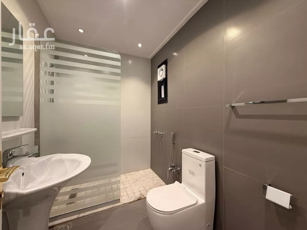 فيلا 3 غرف في النخيل 24