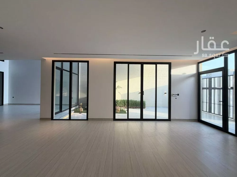 فيلا 5 غرف في العارض 12