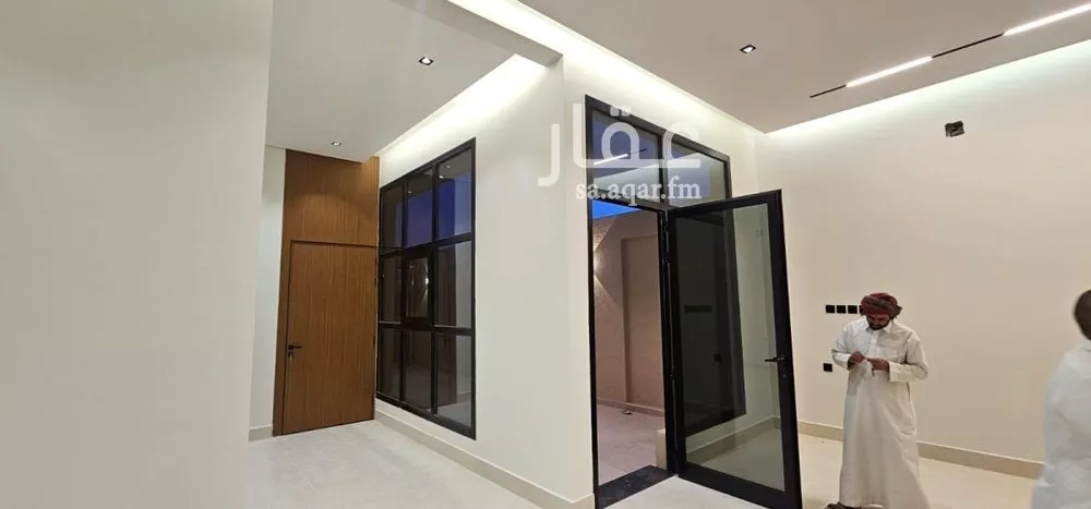 فيلا 4 غرف في العارض 7