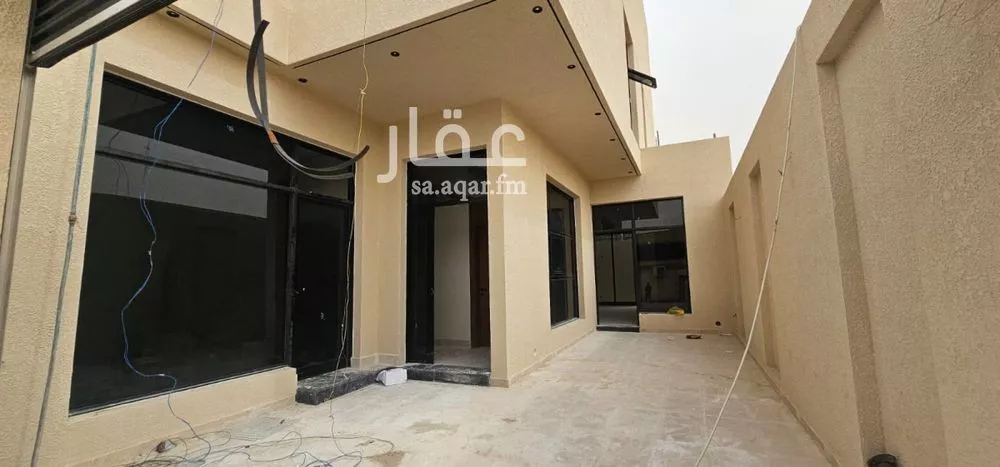 فيلا 4 غرف في العارض 8