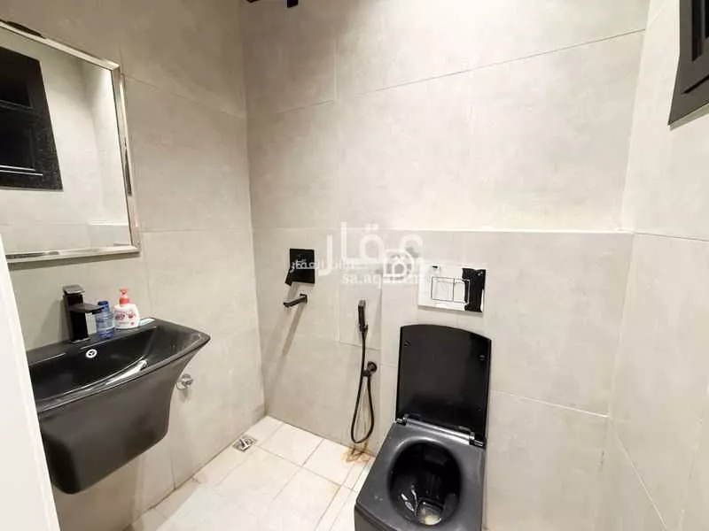 فيلا 6 غرف في العارض 10