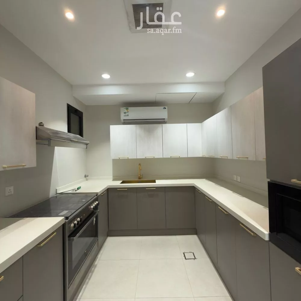 فيلا 4 غرف في العليا 15