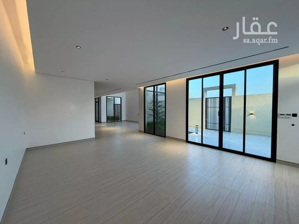 فيلا 4 غرف في العارض 10