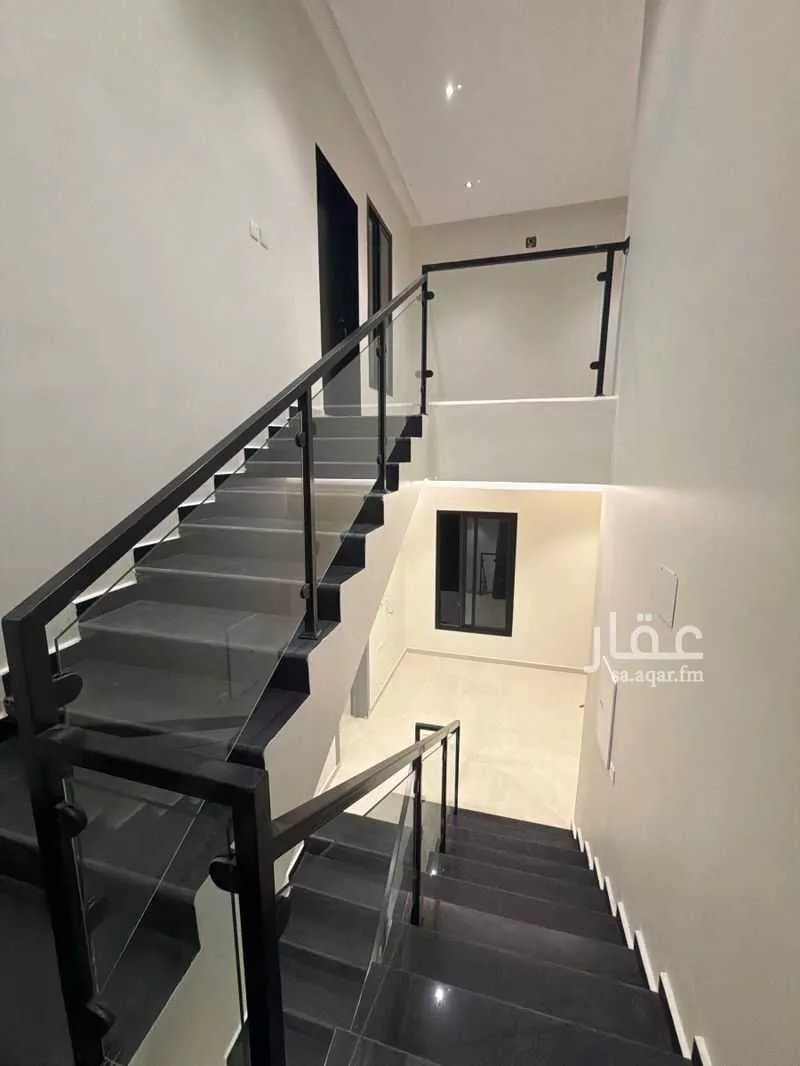 فيلا 5 غرف في عكاظ 12