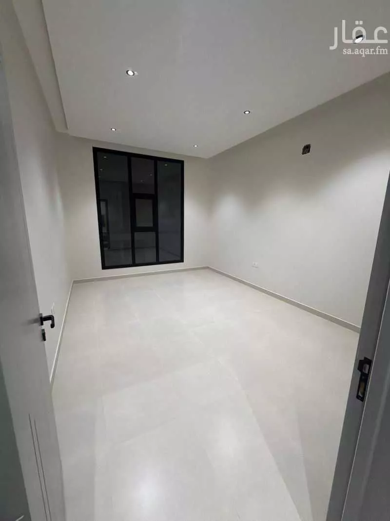 فيلا 5 غرف في عكاظ 7