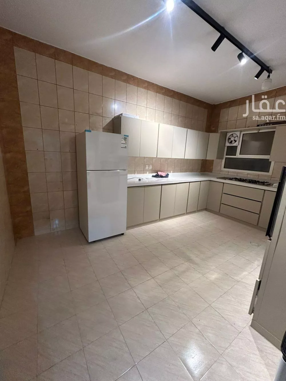 3 bedroom floor in Al Yarmouk 5