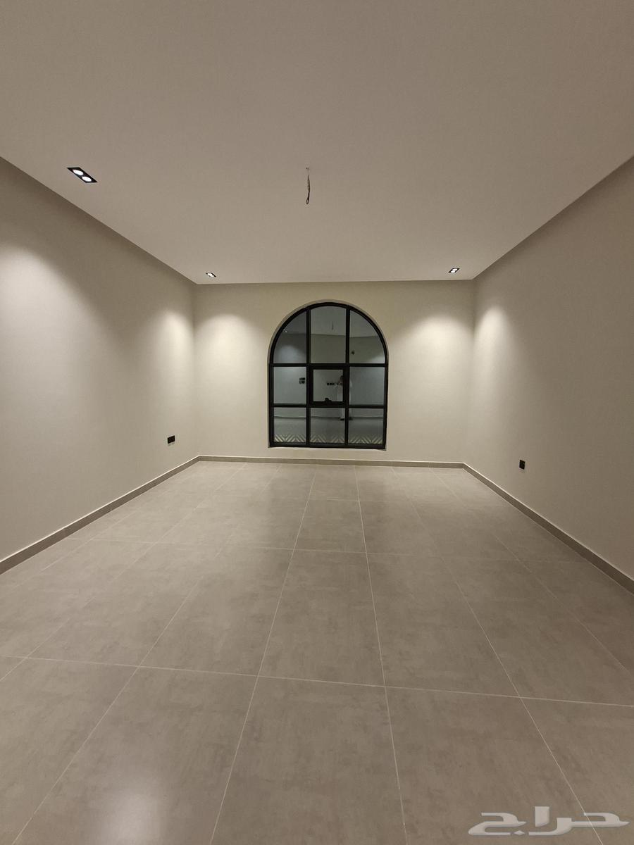 فيلا 9 غرف في ولي العهد 10