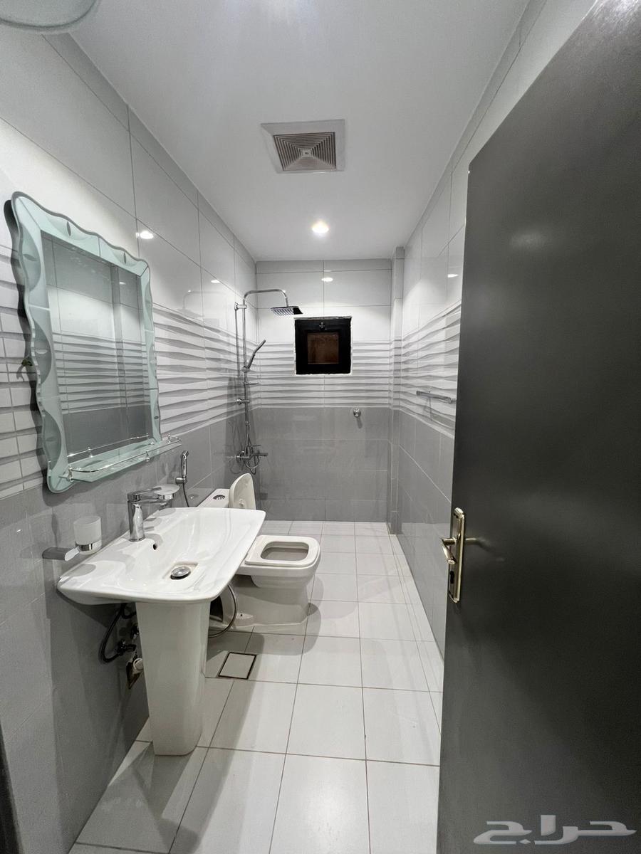 شقة 8 غرف في العريض 4