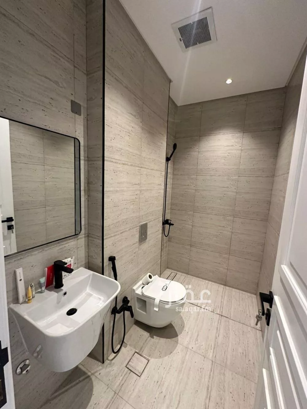 شقة 3 غرف في الملقا 13