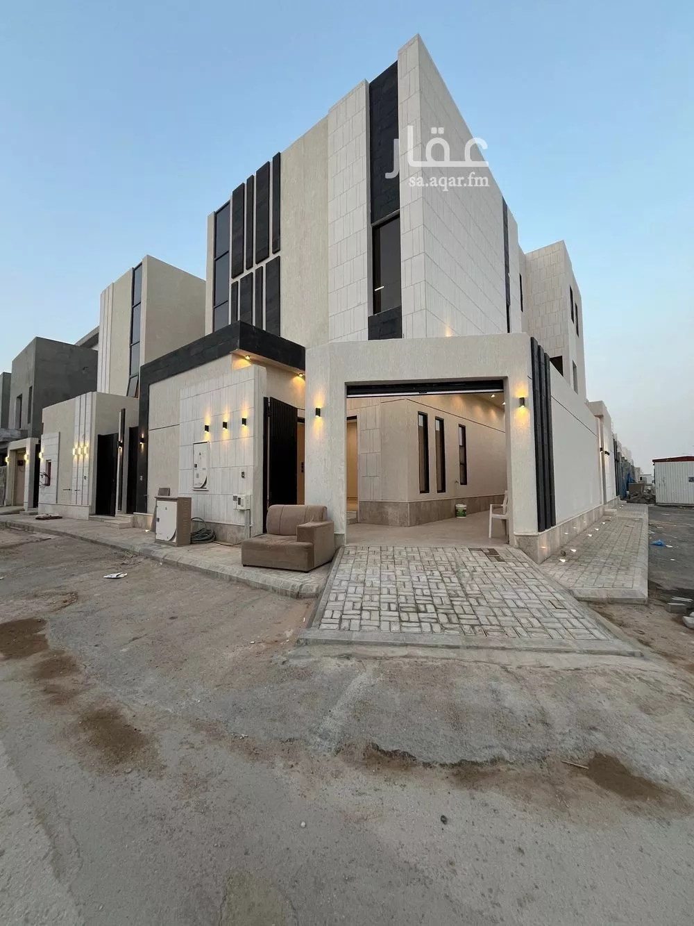 فيلا 5 غرف في الجنادرية 3