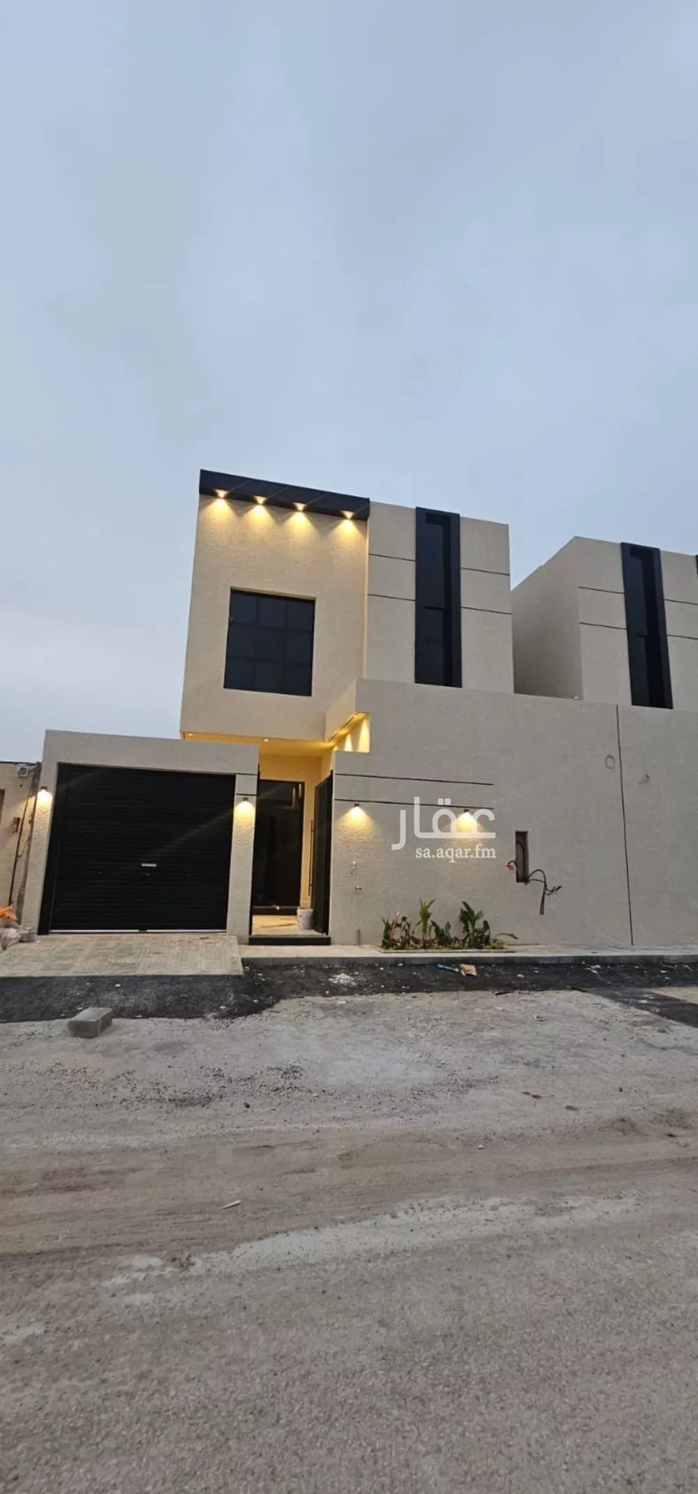 فيلا 4 غرف في العارض 3