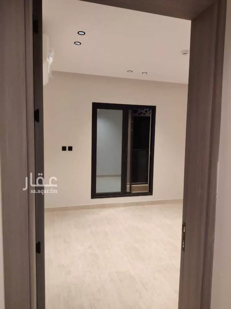 شقة 4 غرف في الحمرا 8