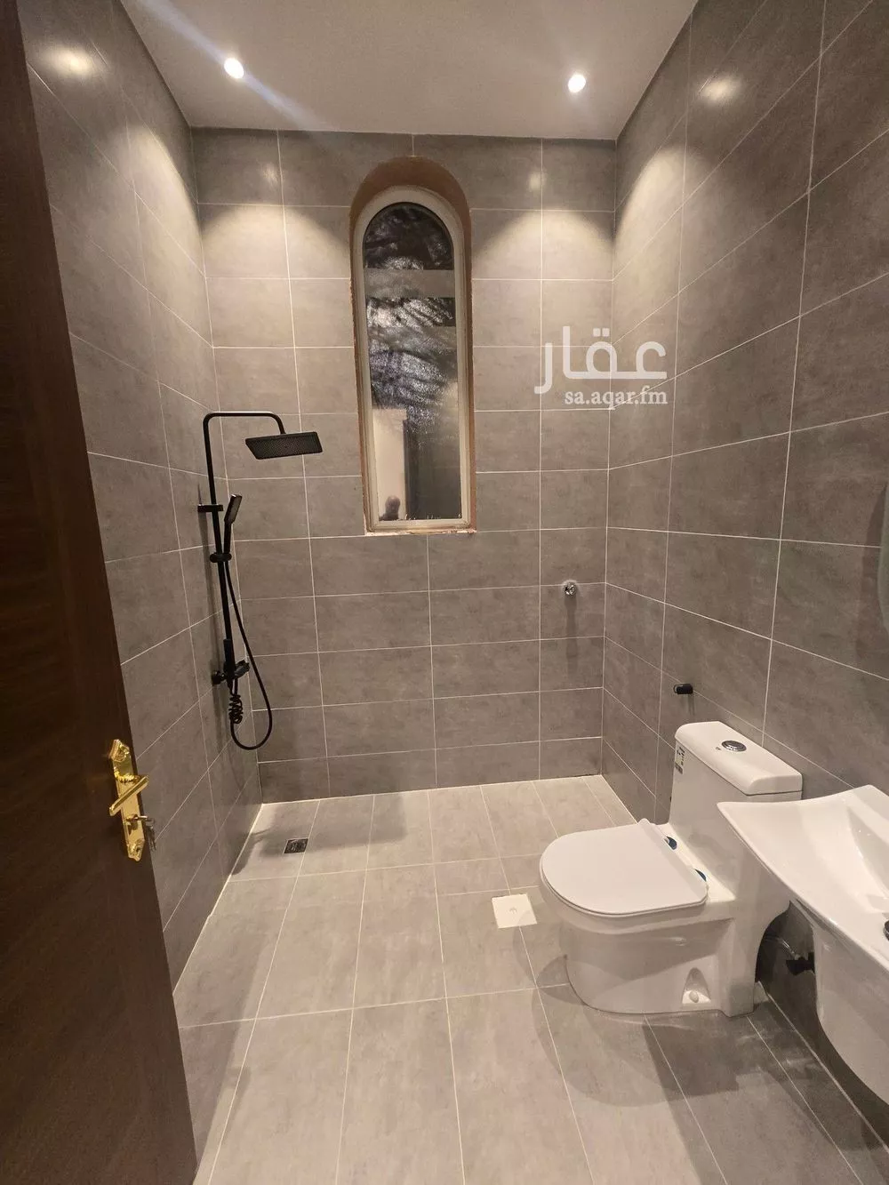 فيلا 9 غرف في النعيم 7