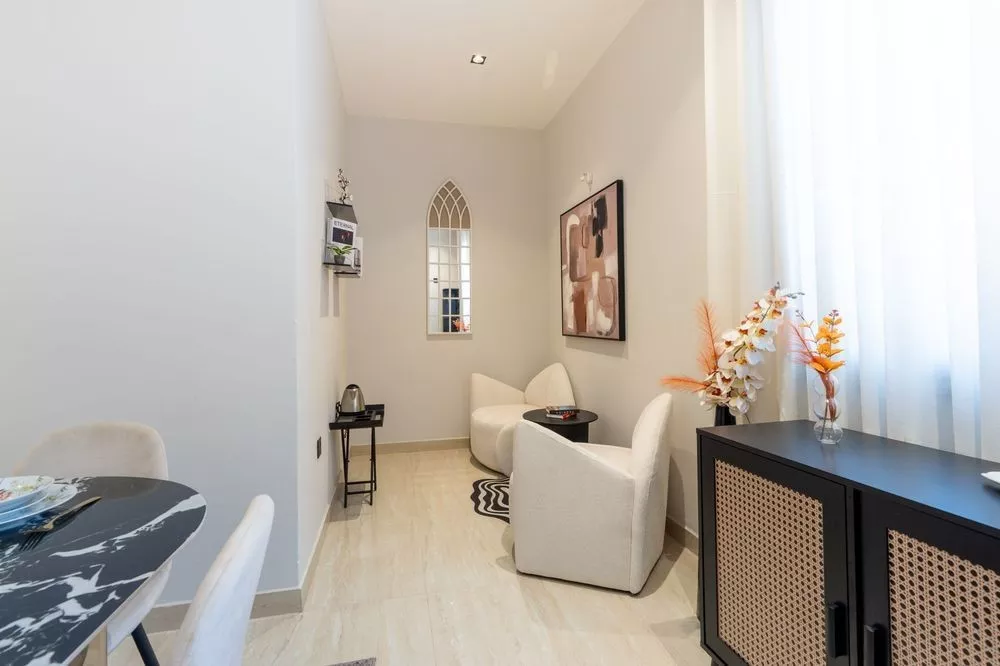 شقة 2 غرف في الملقا 13