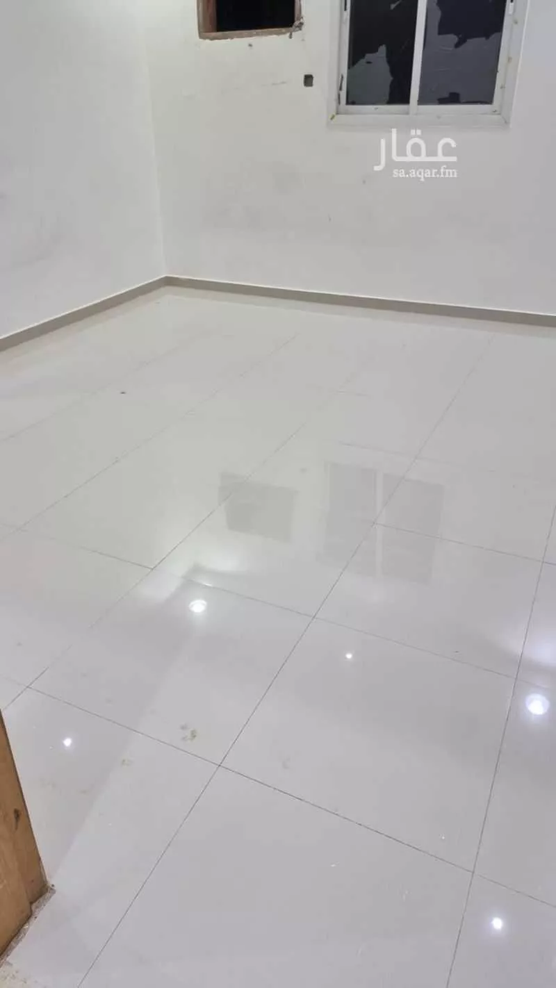 شقة 3 غرف في الرمال 4