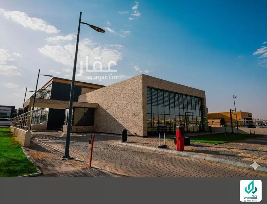 محل 220 م² في ديراب 4