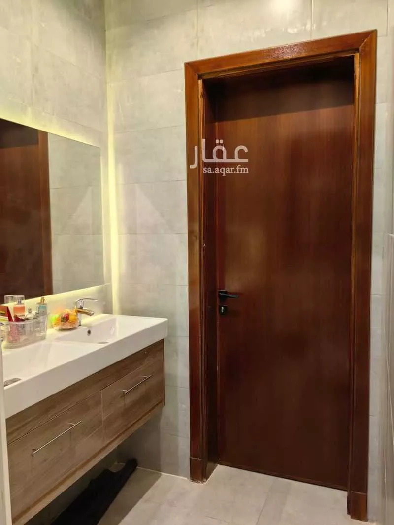 فيلا 6 غرف في نبلاء 8