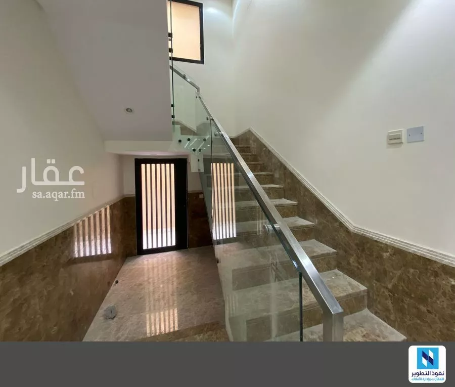 عمارة 2117 م² في الملقا 4