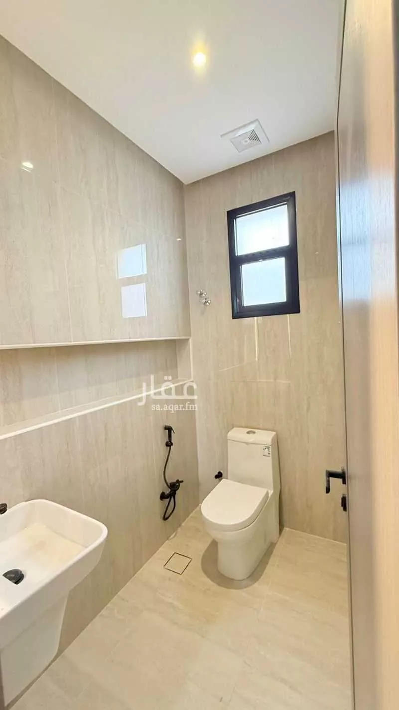 فيلا 7 غرف في ضاحية الملك فهد 11