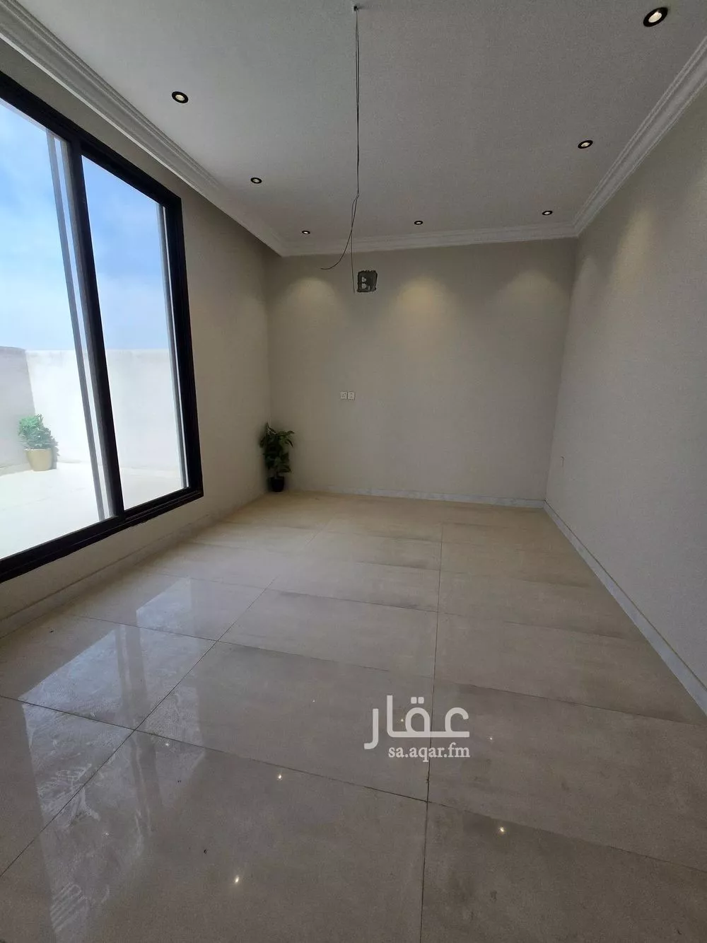 شقة 4 غرف في الحمرا 2