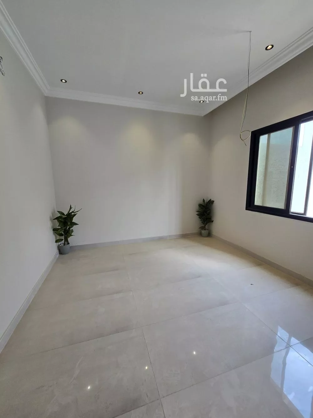 شقة 4 غرف في الحمرا 19