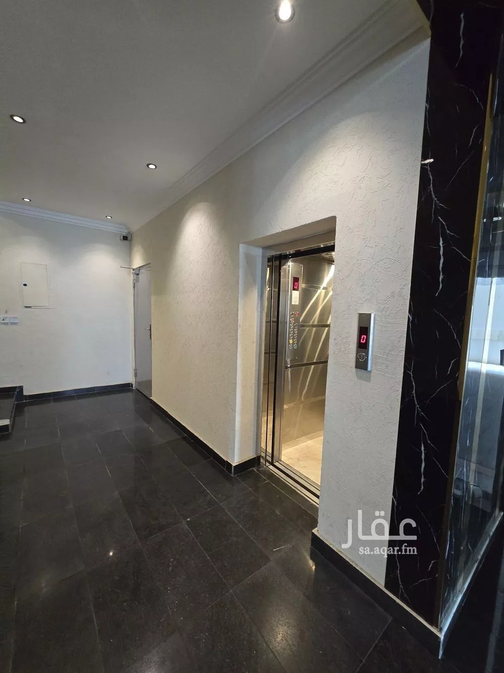 شقة 4 غرف في الحمرا 21