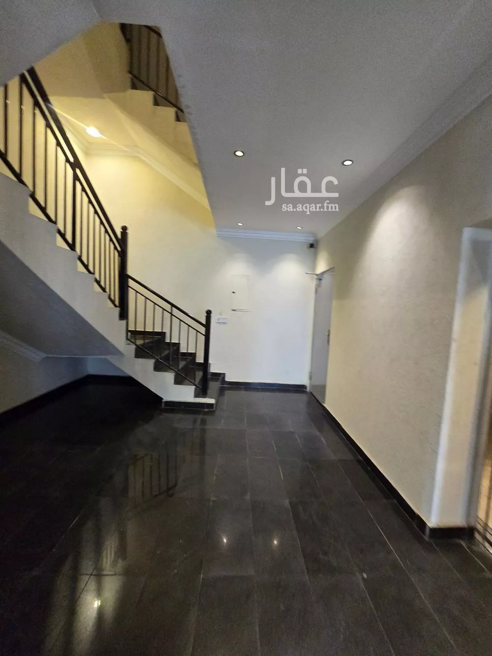 شقة 4 غرف في الحمرا 22