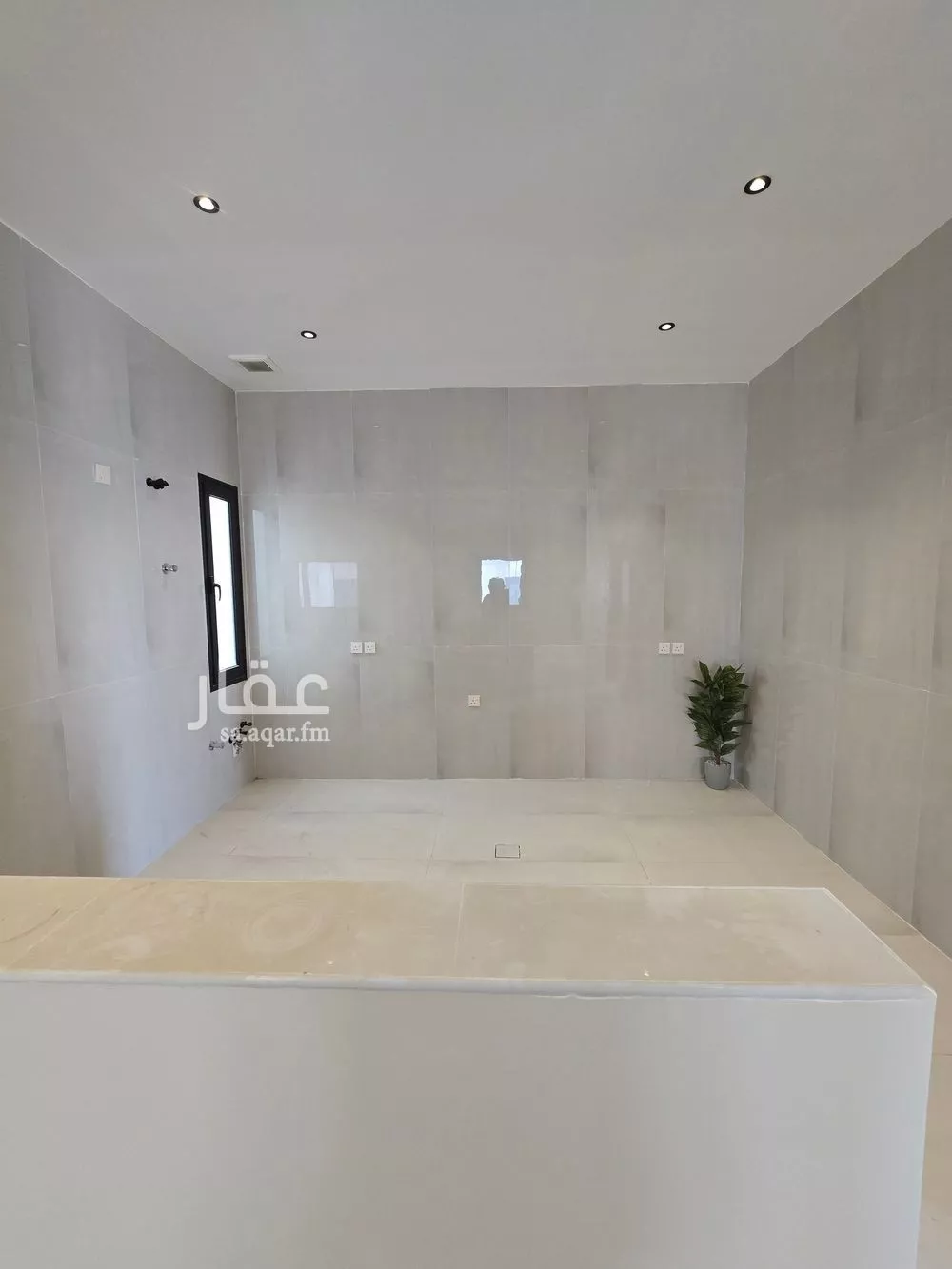 شقة 4 غرف في الحمرا 8