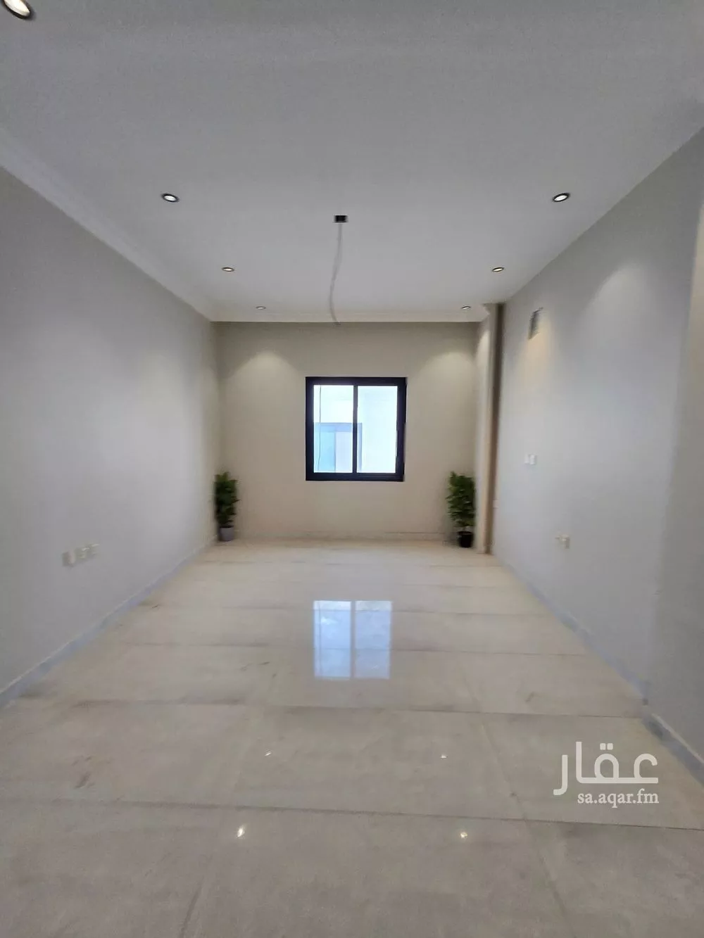 شقة 4 غرف في الحمرا 10