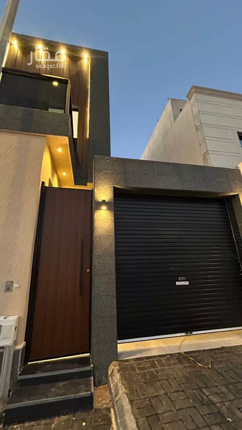 4 bedroom floor in Al Janadriyah 2