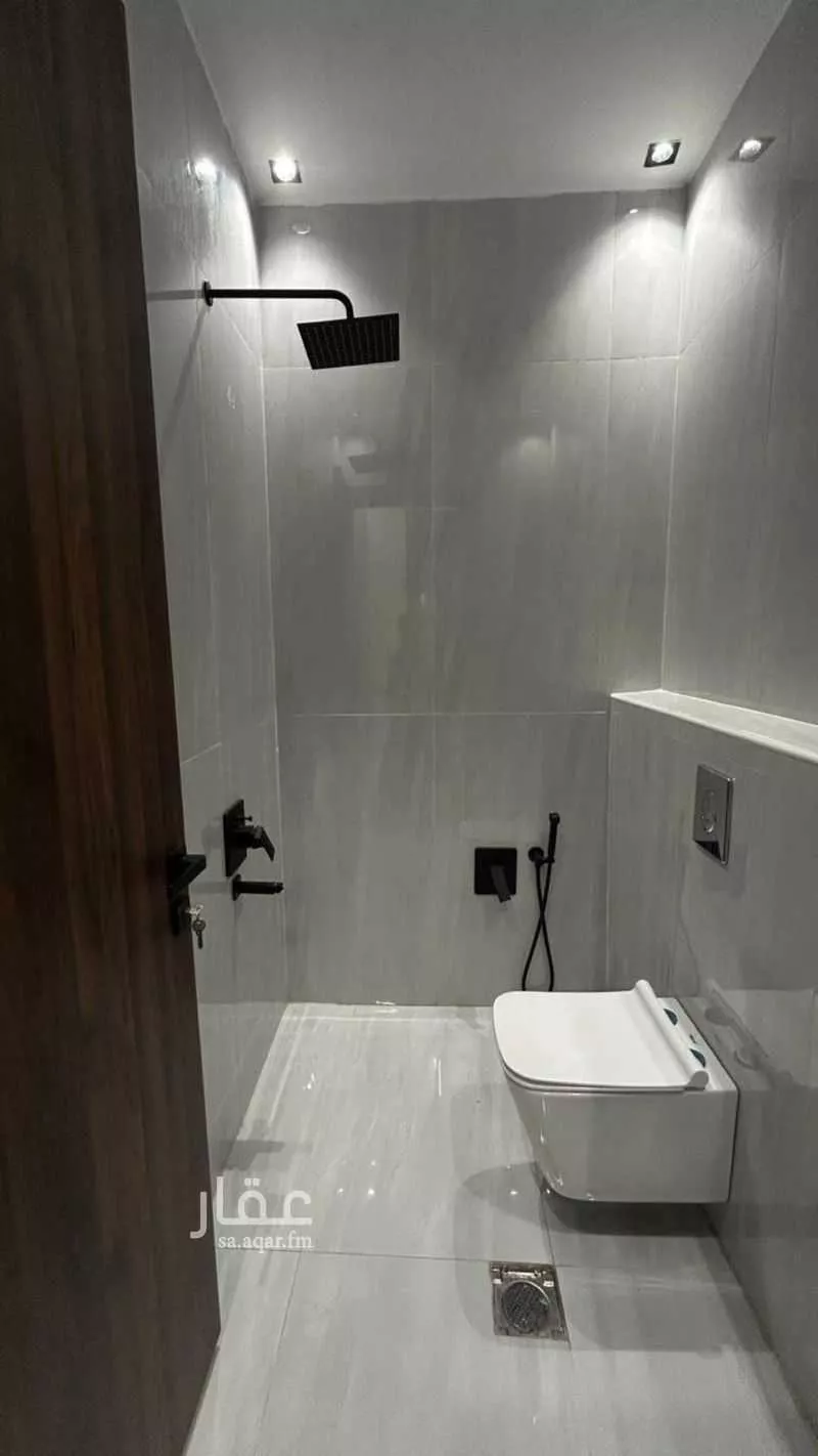 4 bedroom floor in Al Janadriyah 10